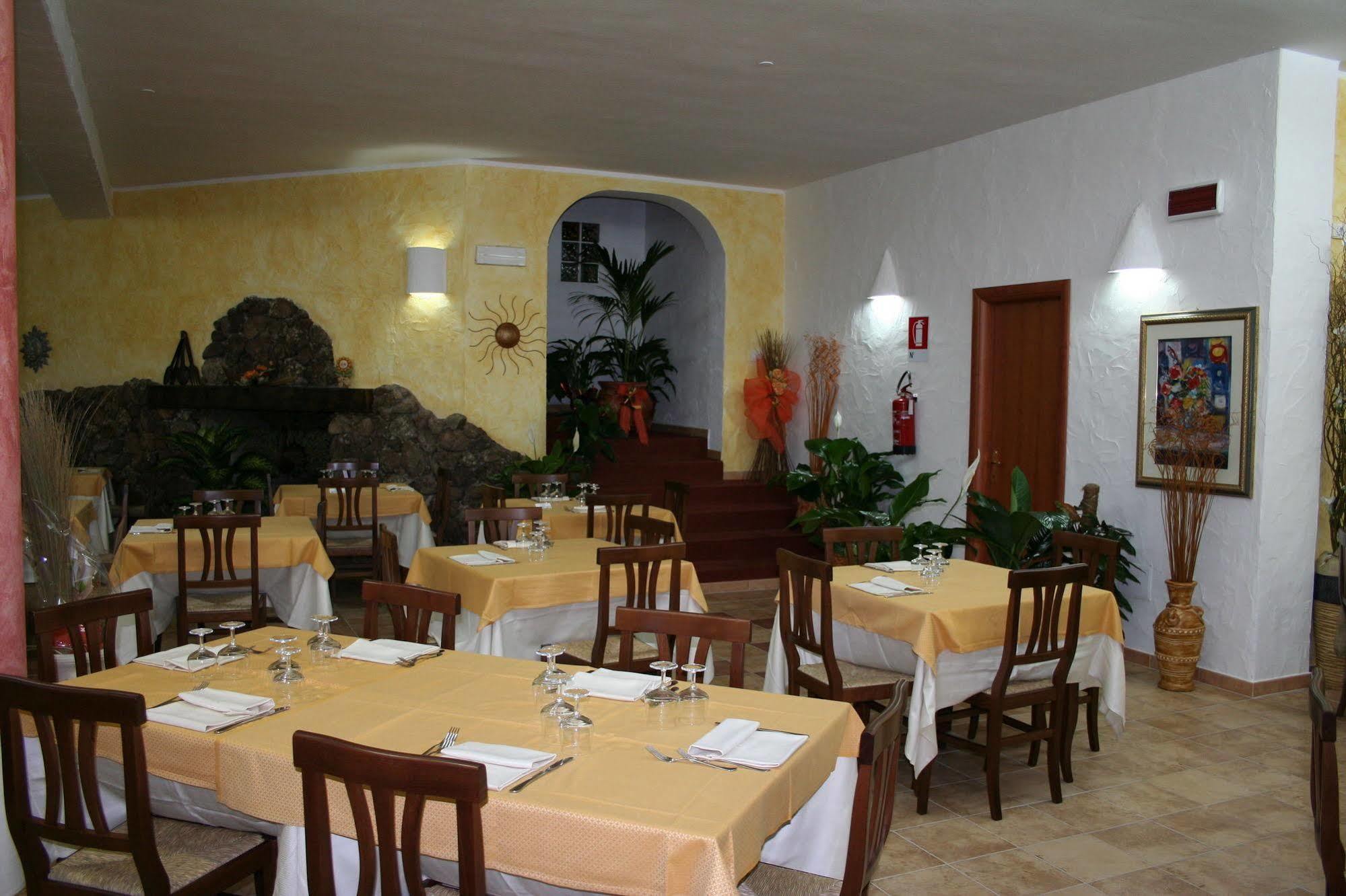 Hotel La Fattoria Castelsardo Exterior foto